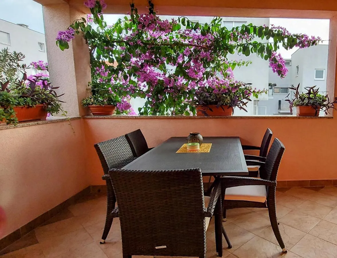 Apartments Tomic Biograd Na Moru
