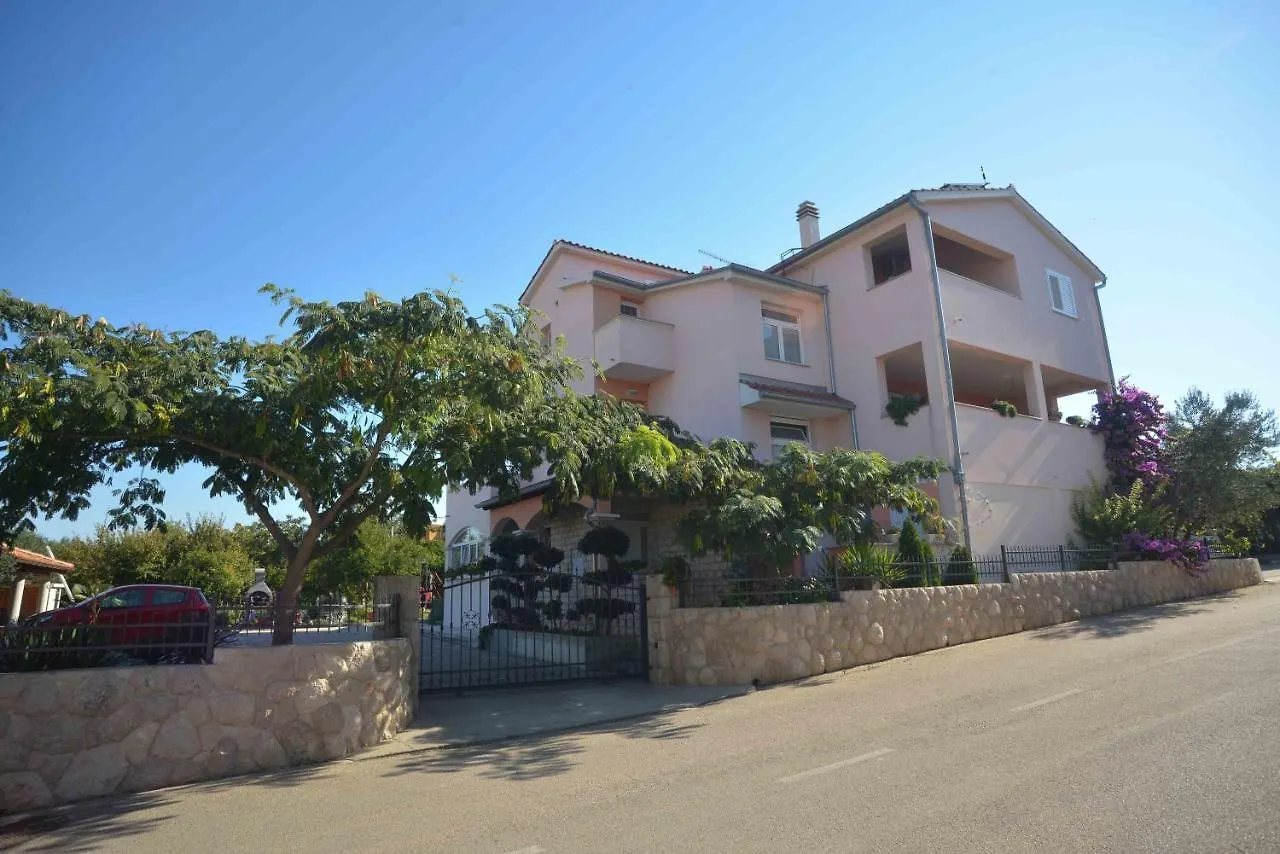Apartments Tomic Weißenburg Kroatien